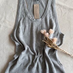 Banana Republic Super Soft Heather Grey Racerback Tank – Size M (NWT)